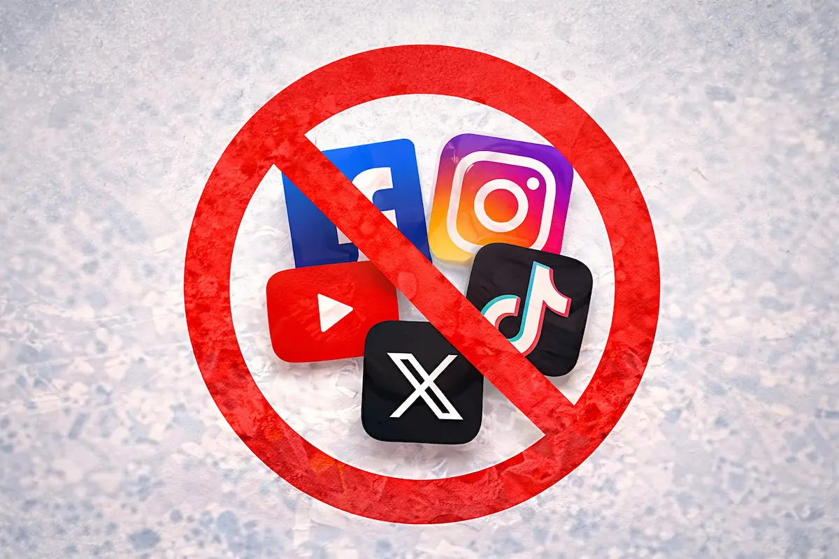 közösségi média detox tiltás facebook instagram tiktok youtube áthúzva piros körrel